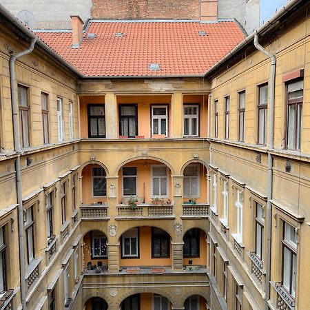 Home In The Centre Of Budapest Bagian luar foto